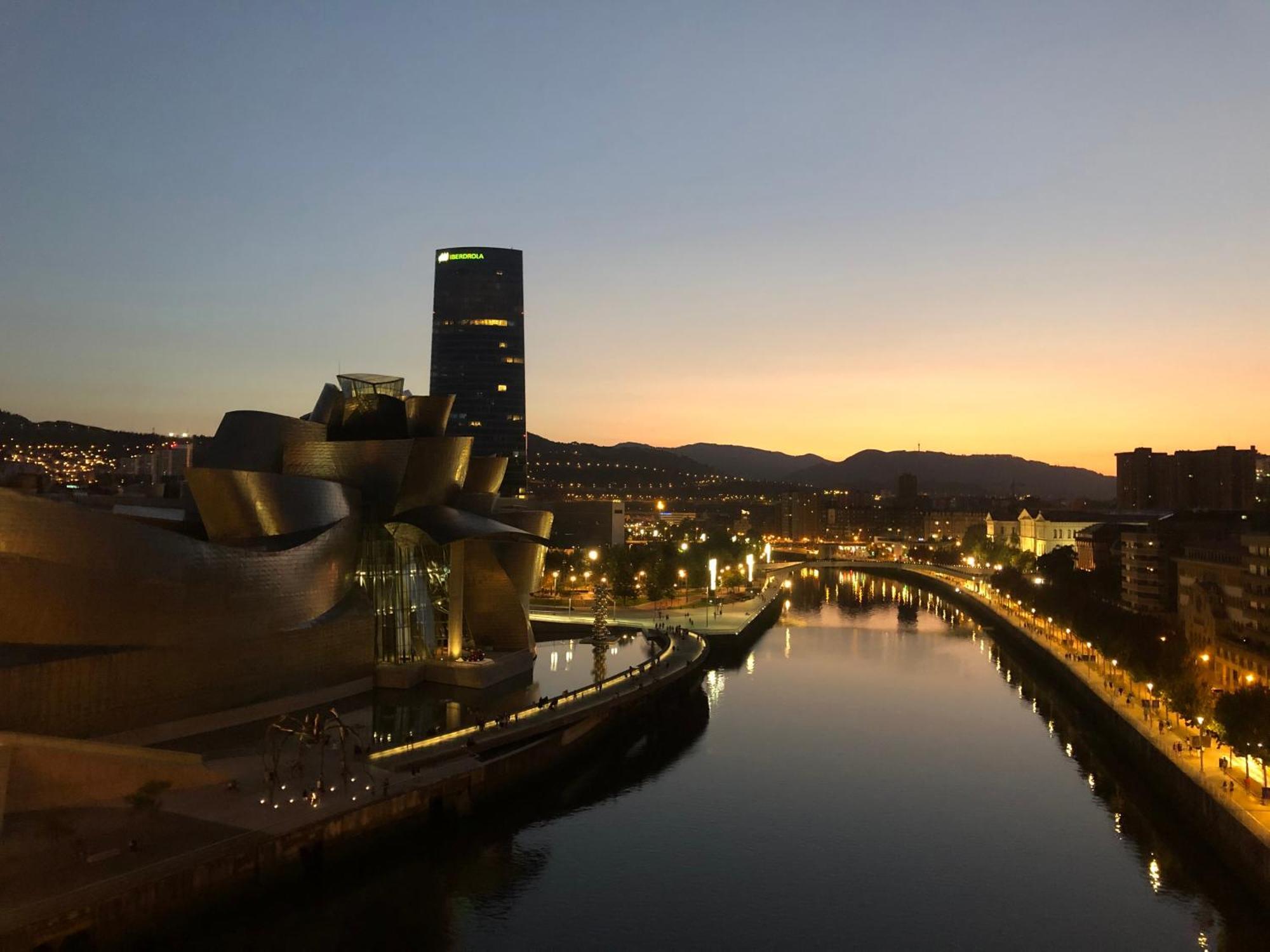 110 M2 Central Apartment In Abando Close To Guggenheim With Parking Bilbao Exterior photo